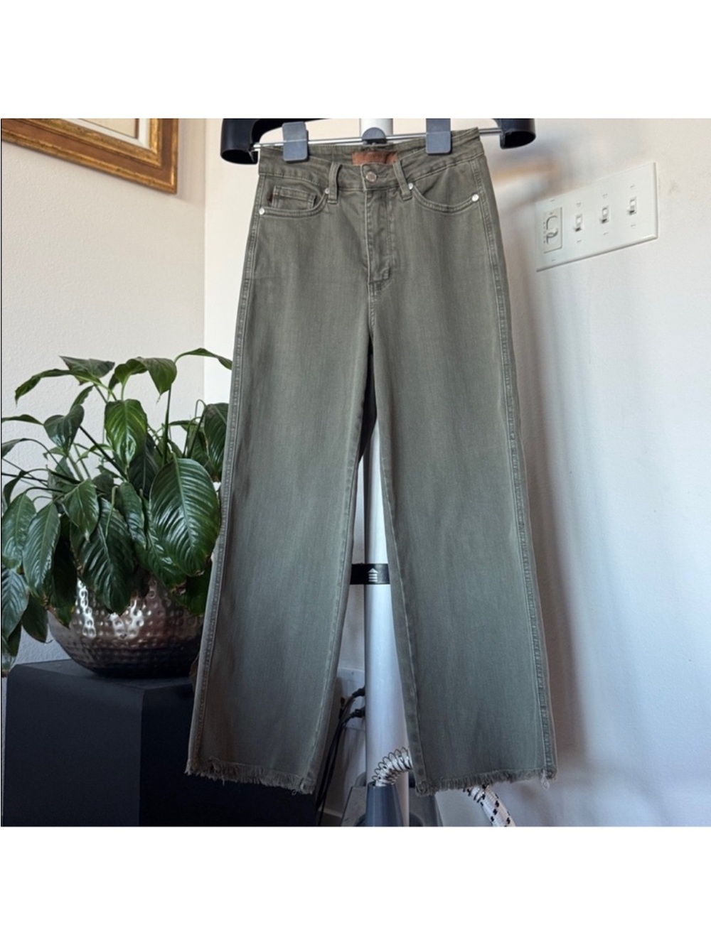 Judy Blue Wide Leg High Waist Tummy Control Jeans Sz 26/2 Fray hem Crop Denim